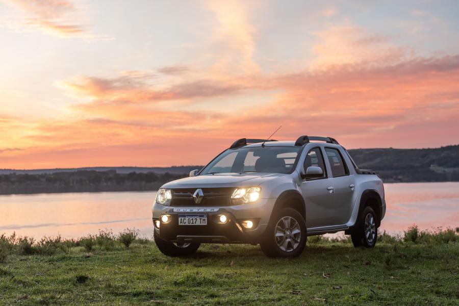  Renault Duster Oroch Dynamique 2.0 4x4 2018 года  (фото 15 из 40)